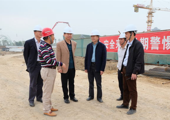 玉林市委常委、常务副市长丘德奎到usdt网投娱乐玉林项目考察调研